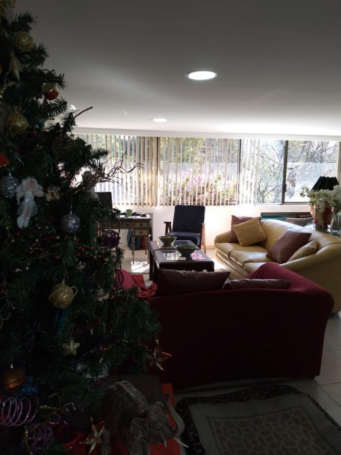 Charming Sunny Bedroom Overlooking Beautiful Amsterdam Avenue In Best Condesa Area Mexico City Exterior photo
