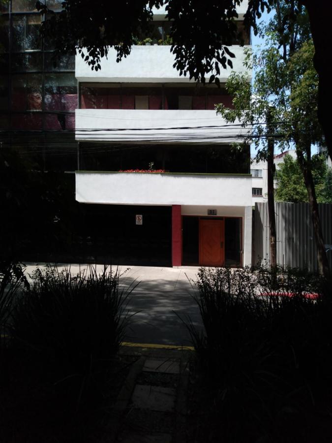 Charming Sunny Bedroom Overlooking Beautiful Amsterdam Avenue In Best Condesa Area Mexico City Exterior photo