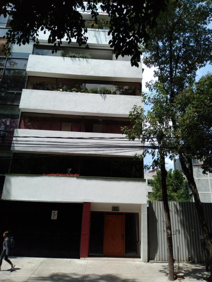 Charming Sunny Bedroom Overlooking Beautiful Amsterdam Avenue In Best Condesa Area Mexico City Exterior photo