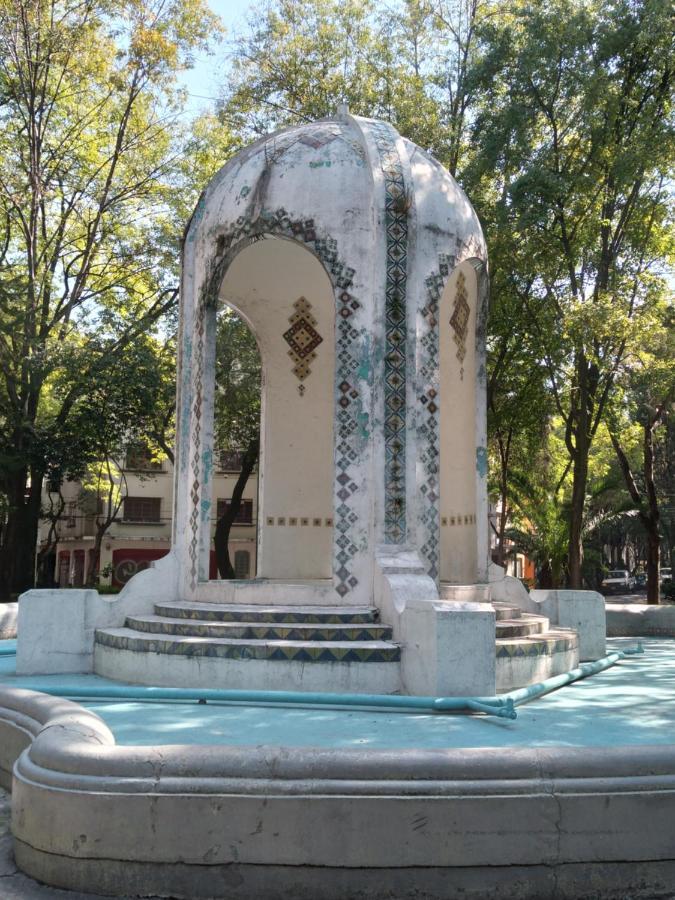 Charming Sunny Bedroom Overlooking Beautiful Amsterdam Avenue In Best Condesa Area Mexico City Exterior photo